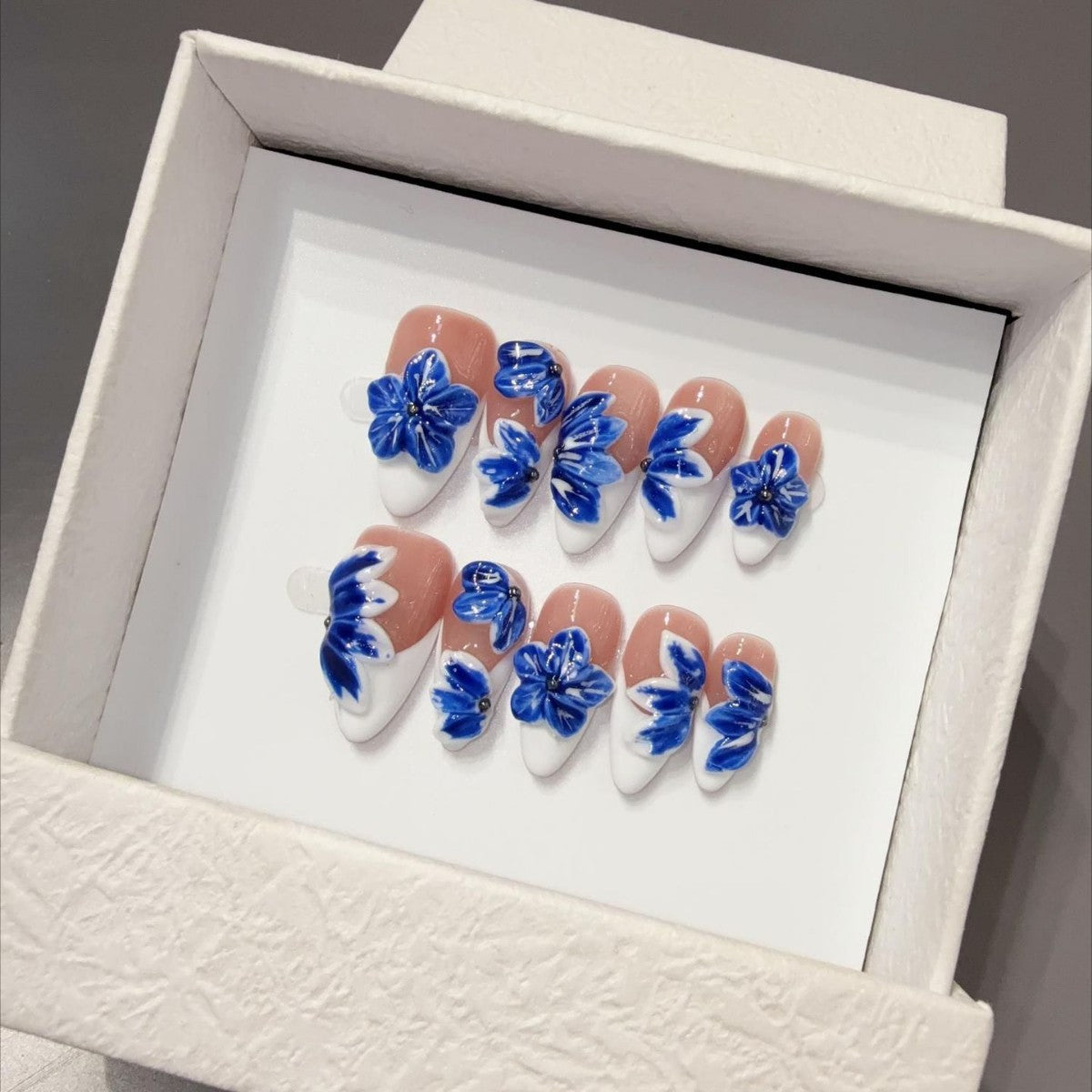 Blue Flower Sea - French Engraved | Almond